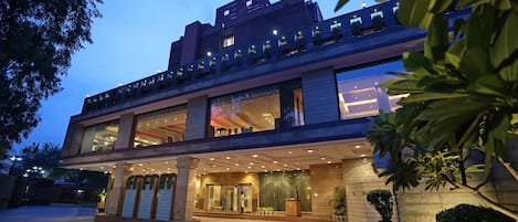 Mặt tiền nơi lưu trú