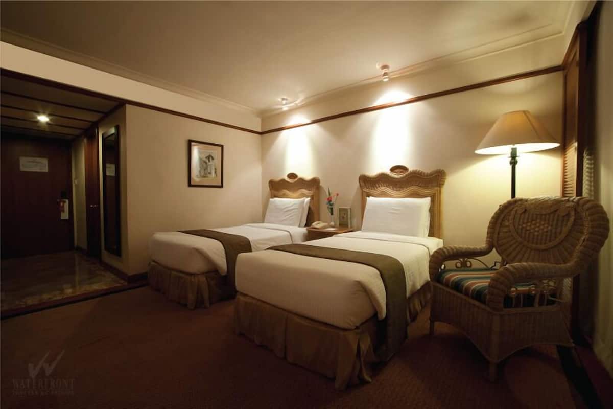Roupas de cama premium, frigobar, cofres nos quartos, escrivaninha