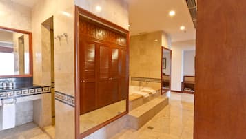 Combined shower/bathtub, eco-friendly toiletries, hair dryer, bathrobes
