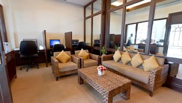 Lobby lounge