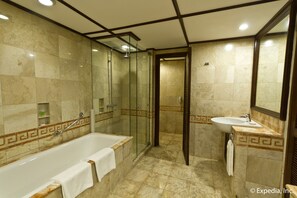 Executive Suite | Bathroom