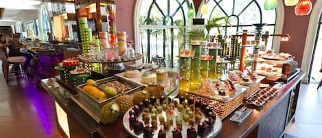 3 restaurants, spécialités Cuisine internationale