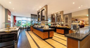 بوفيه فطور يوميًا بتكلفة قدرها (19 EUR للشخص)