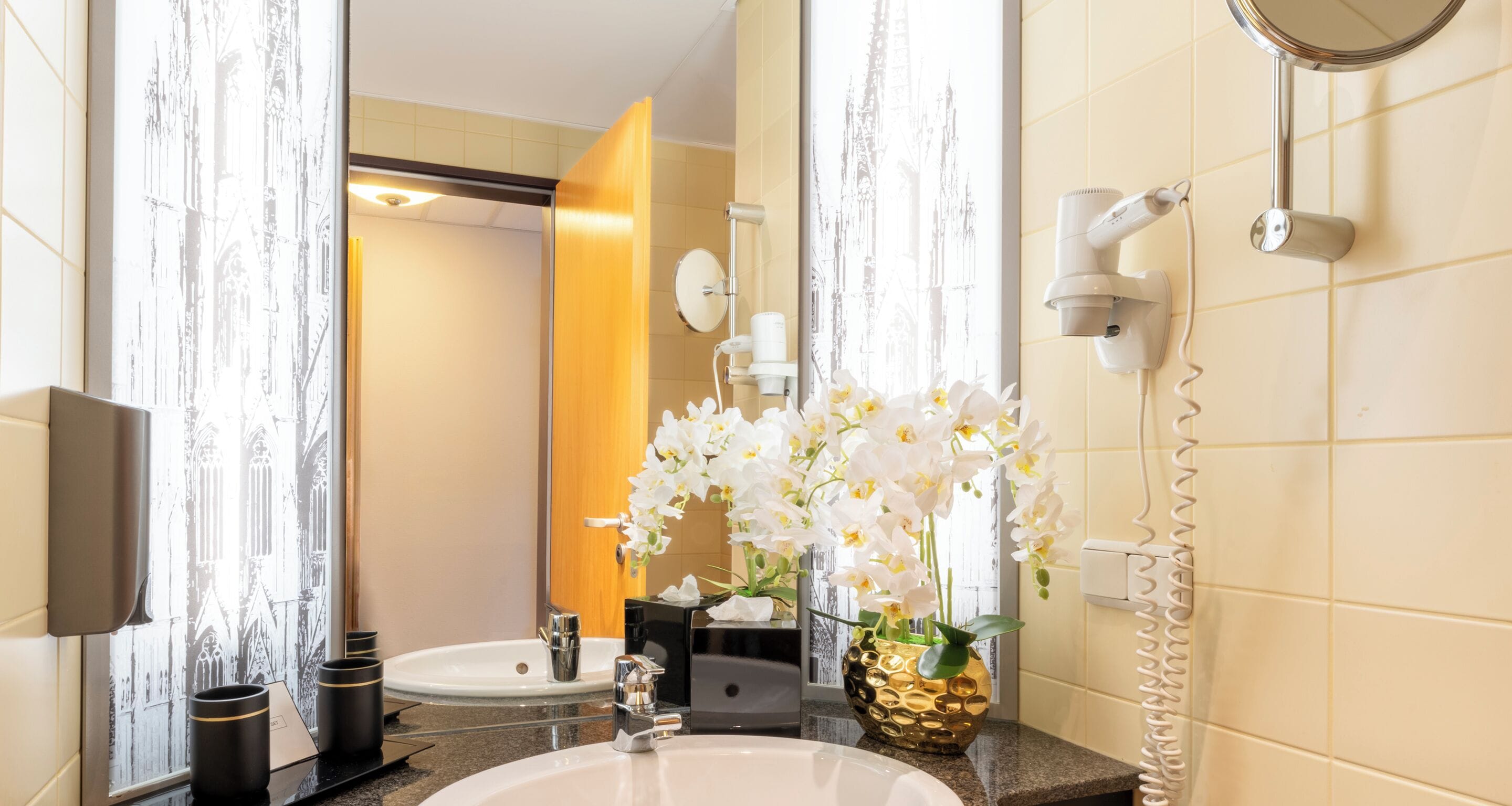 Photo - PLAZA Premium Köln