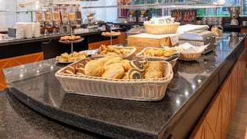 Tägliches Frühstücksbuffet gegen Gebühr