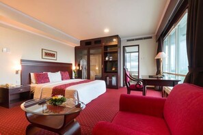 Desk, rollaway beds, free WiFi