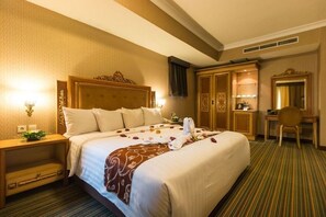 Desk, rollaway beds, free WiFi
