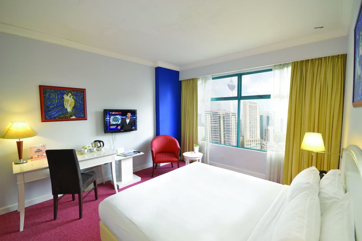 Premier Room | In-room safe, desk, blackout curtains, iron/ironing board