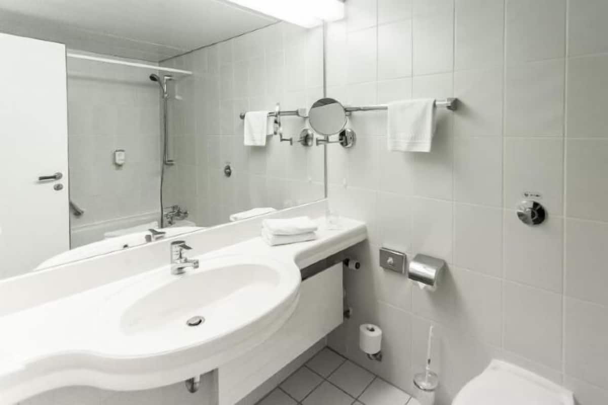 Bathroom | Free toiletries, hair dryer, towels