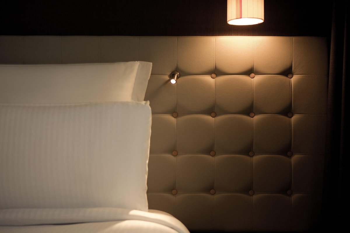 1 bedroom, in-room safe, desk, blackout curtains