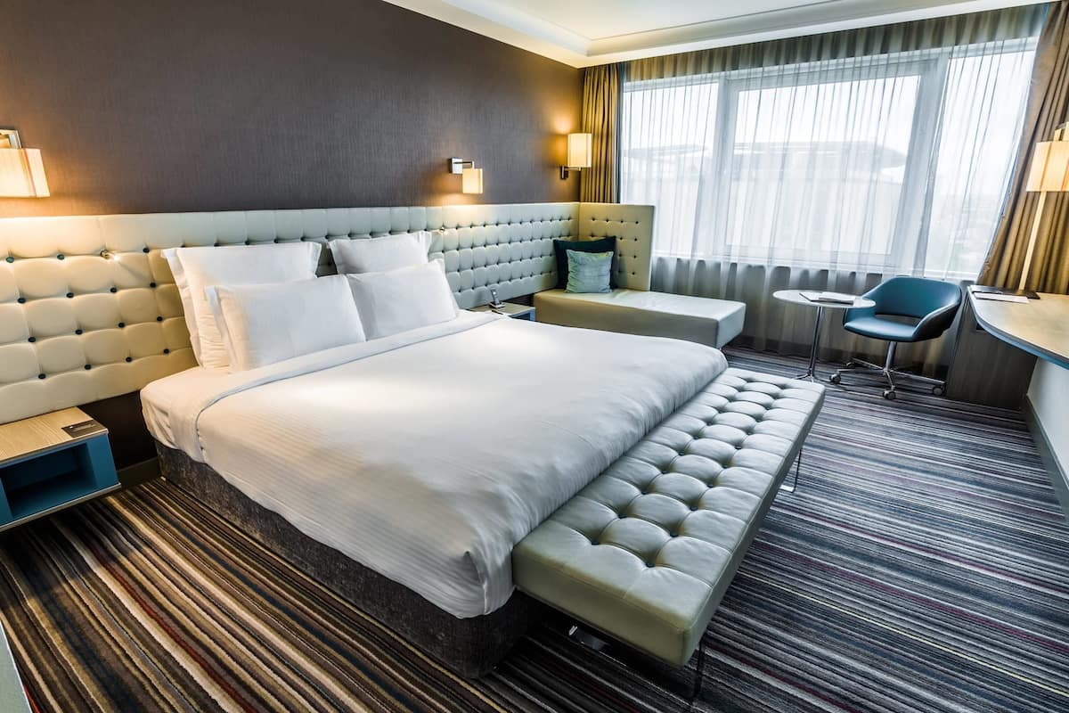 1 bedroom, in-room safe, desk, blackout curtains