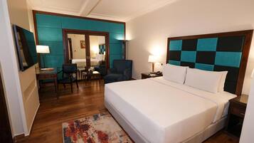 Superior Room (High Floor) | Minibar, in-room safe, individually decorated, individually furnished