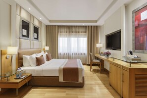 Minibar, in-room safe, individually decorated, individually furnished - Park Plaza Ludhiana (Ludhiana)