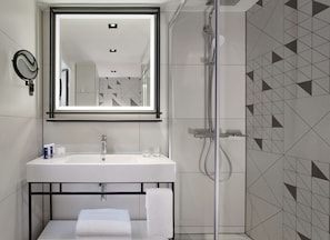 Shower, free toiletries, hair dryer, towels - Park Plaza Utrecht (Utrecht)