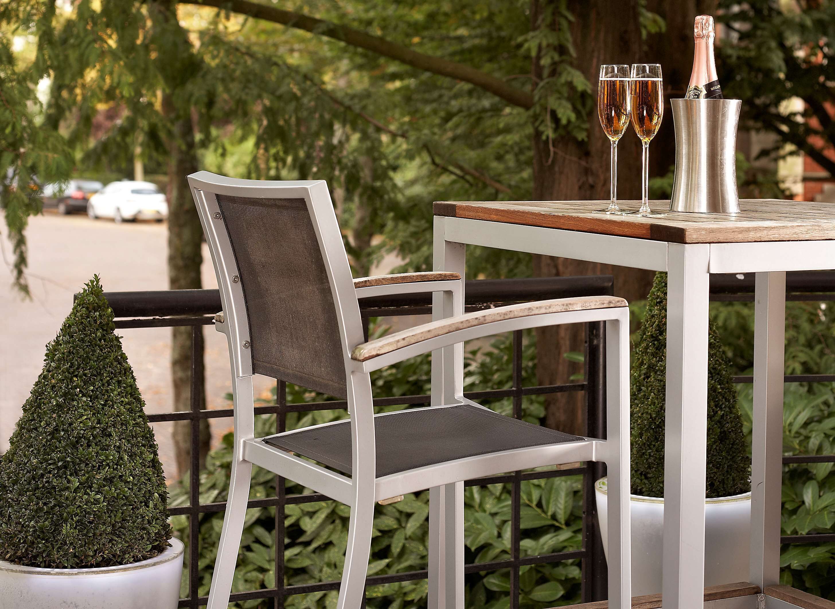 المنشأة من الخارج