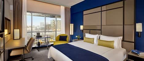 Executive Room, 1 King Bed, City View