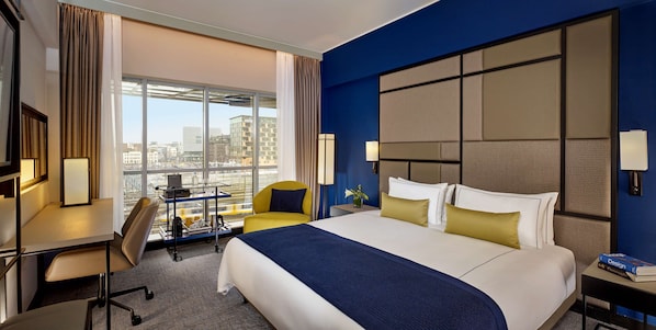 Executive Room, 1 King Bed, City View