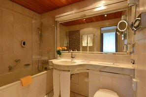 A modern bathroom with a glass-enclosed shower, a white sink with a vanity, and a large mirror above the sink. - City Partner Hotel Holländer Hof (Heidelberg)