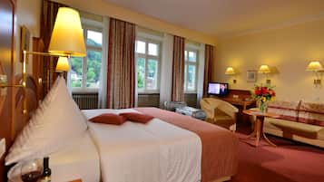 Superior Double Room | Hypo-allergenic bedding, pillow-top beds, minibar, in-room safe