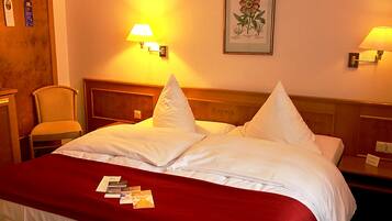 Double Room with Air Conditioning | Hypo-allergenic bedding, pillowtop beds, minibar, in-room safe