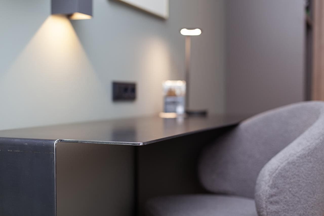 32-inch flat-screen tv with satellite channels