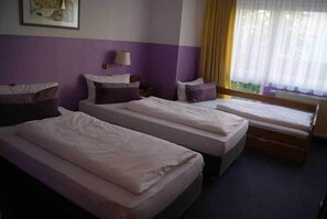 Triple Room | Desk, free cribs/infant beds, rollaway beds, free WiFi