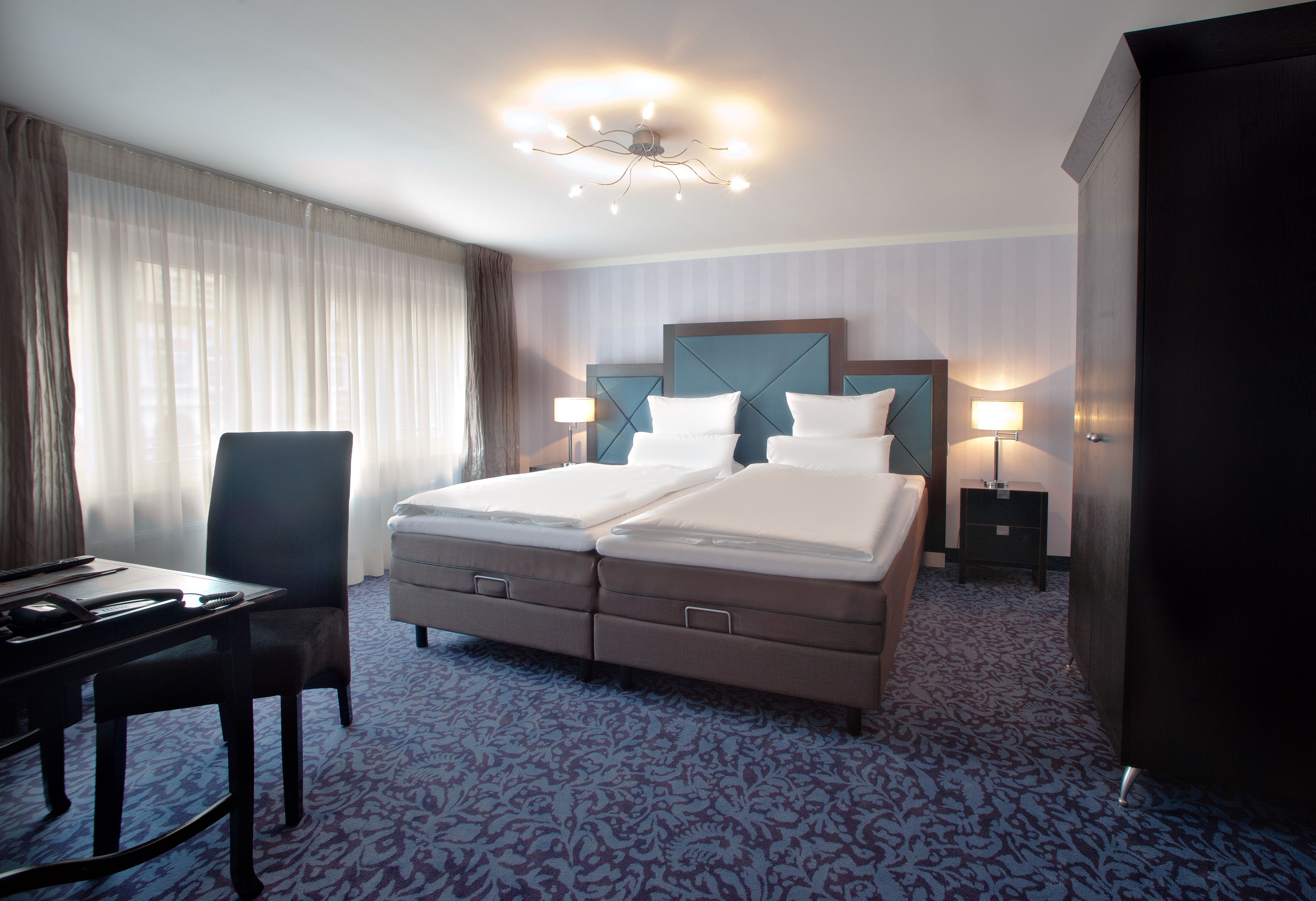comfort double room | pillow-top beds, in-room safe, individually furnished, desk