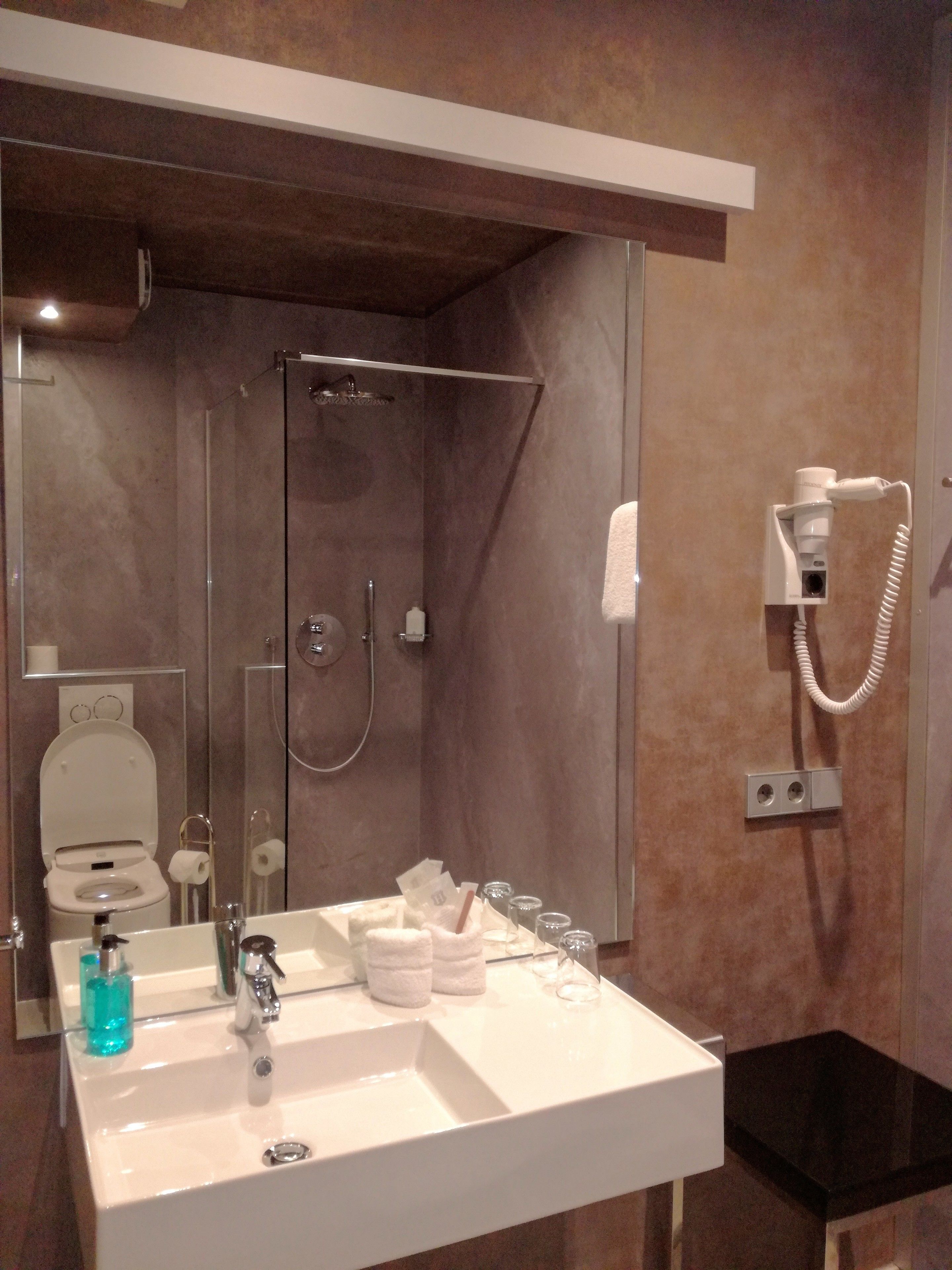 junior suite | bathroom | hair dryer, towels