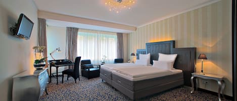 Habitación doble Confort | Camas con pillow-top y caja de seguridad en la habitación