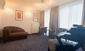Suite | Living area