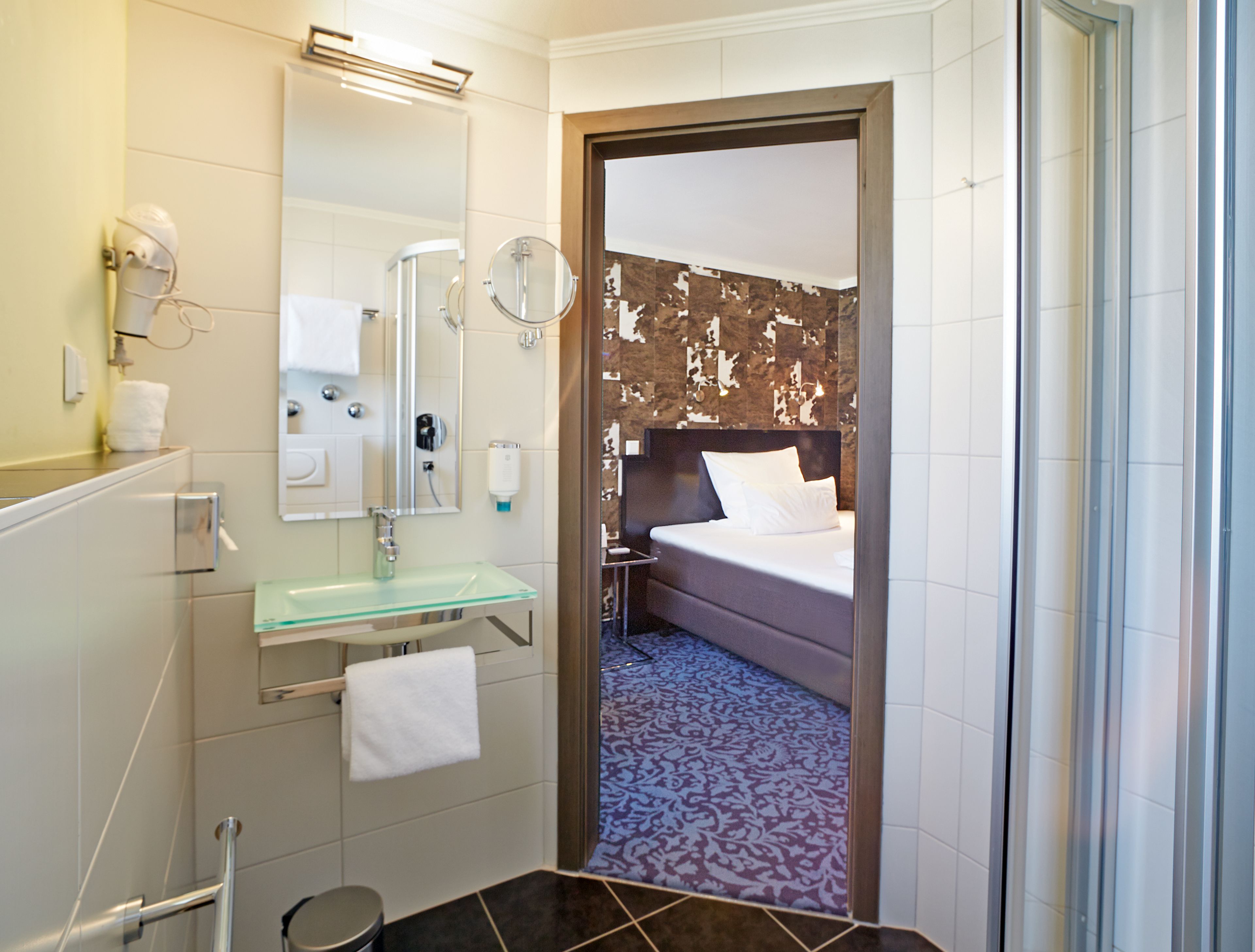 comfort single room | pillow-top beds, in-room safe, individually furnished, desk