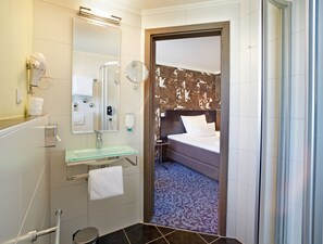 Comfort Single Room | Pillow-top beds, in-room safe, individually furnished, desk