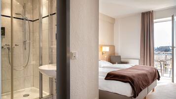 Chambre Supérieure, 1 lit double, balcon, vue ville