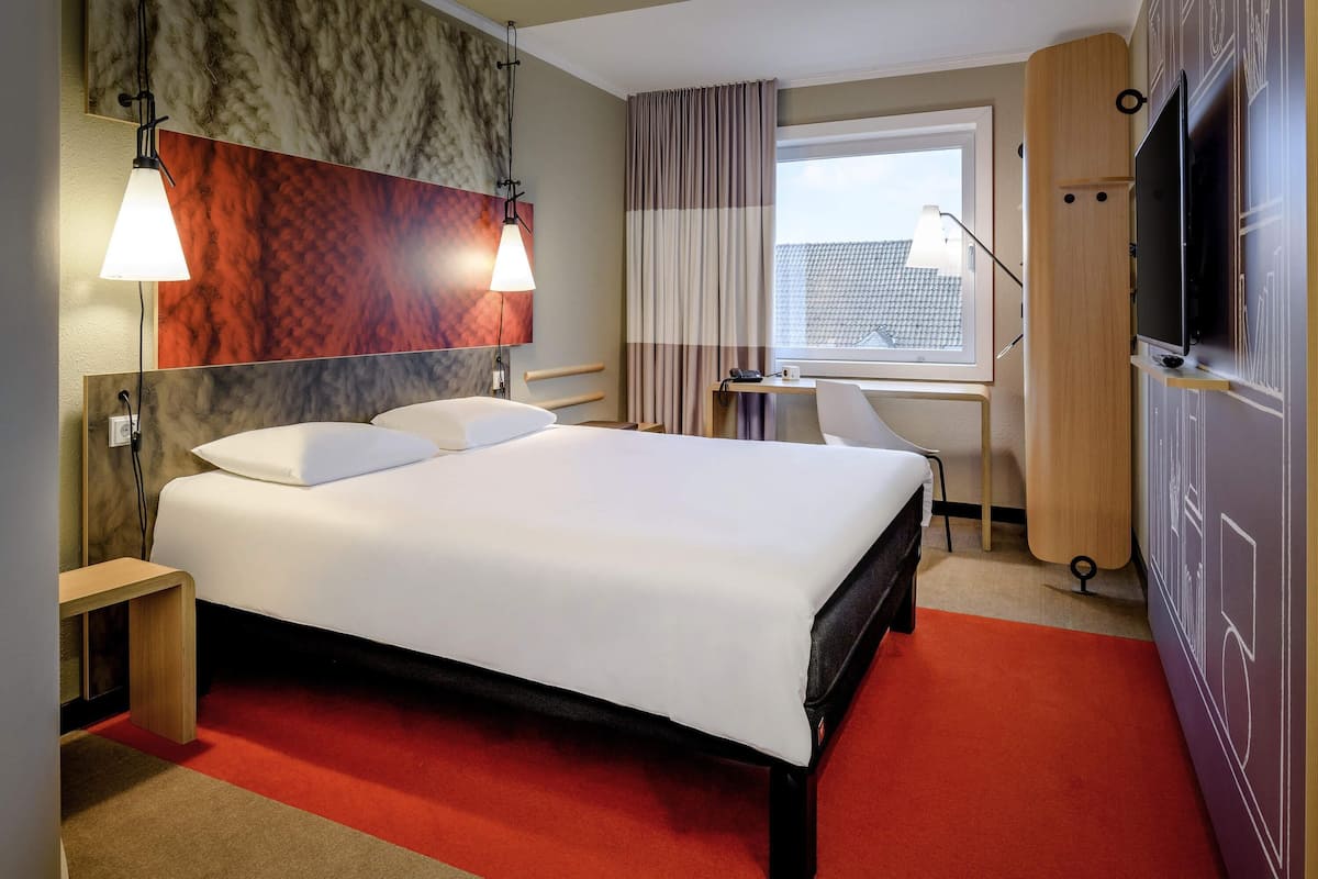 Standard-Doppelzimmer, 1 Doppelbett | Zimmersafe, Schreibtisch, Verdunkelungsvorhänge, schallisolierte Zimmer