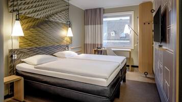 Standard-Zweibettzimmer, 2 Einzelbetten | Zimmersafe, Schreibtisch, Verdunkelungsvorhänge, schallisolierte Zimmer