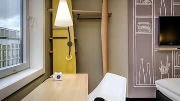 Standard Twin Room, 2 Twin Beds | In-room safe, desk, blackout drapes, soundproofing