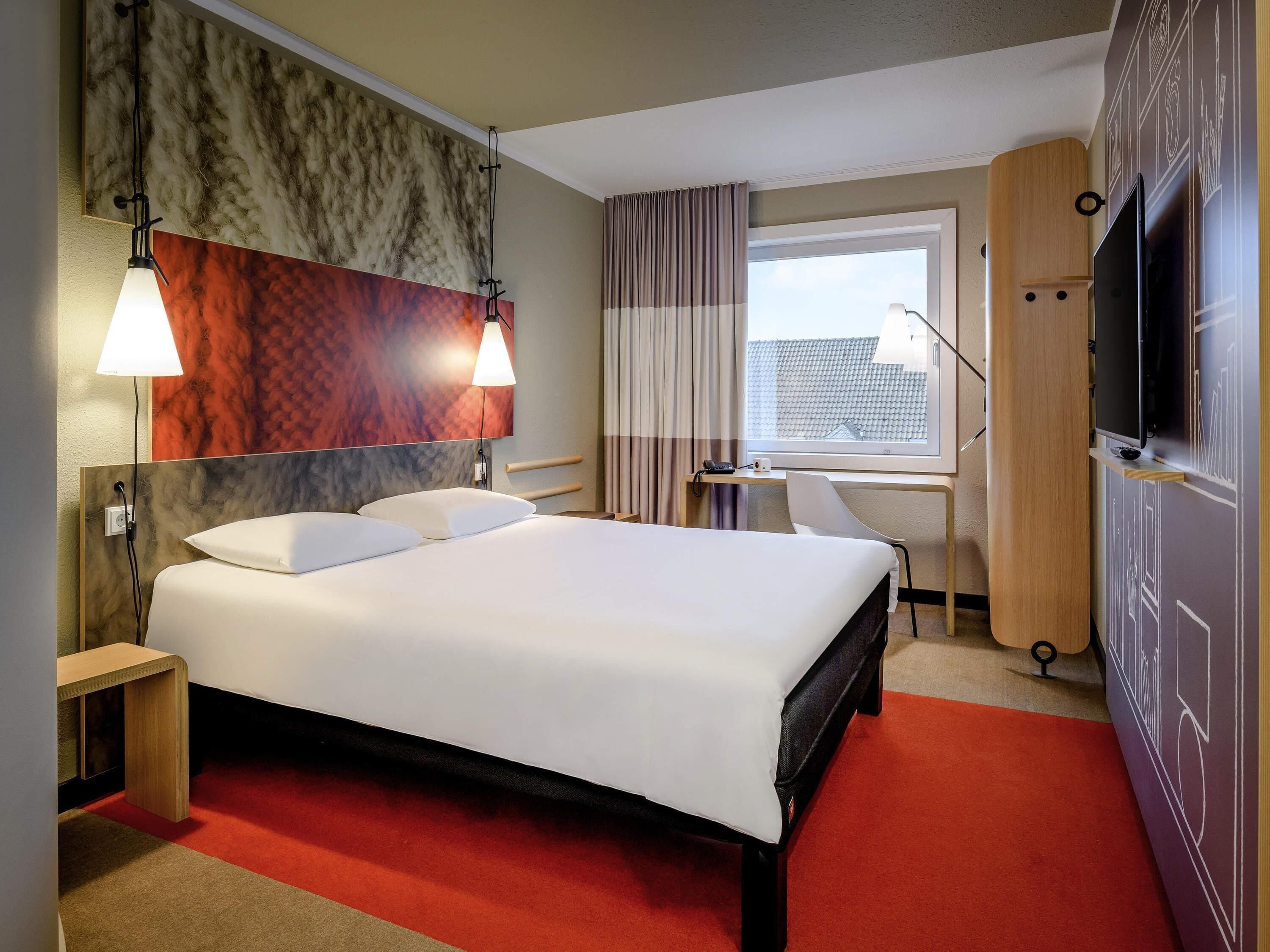 Standard Double Room, 1 Double Bed | In-room safe, desk, blackout drapes, soundproofing