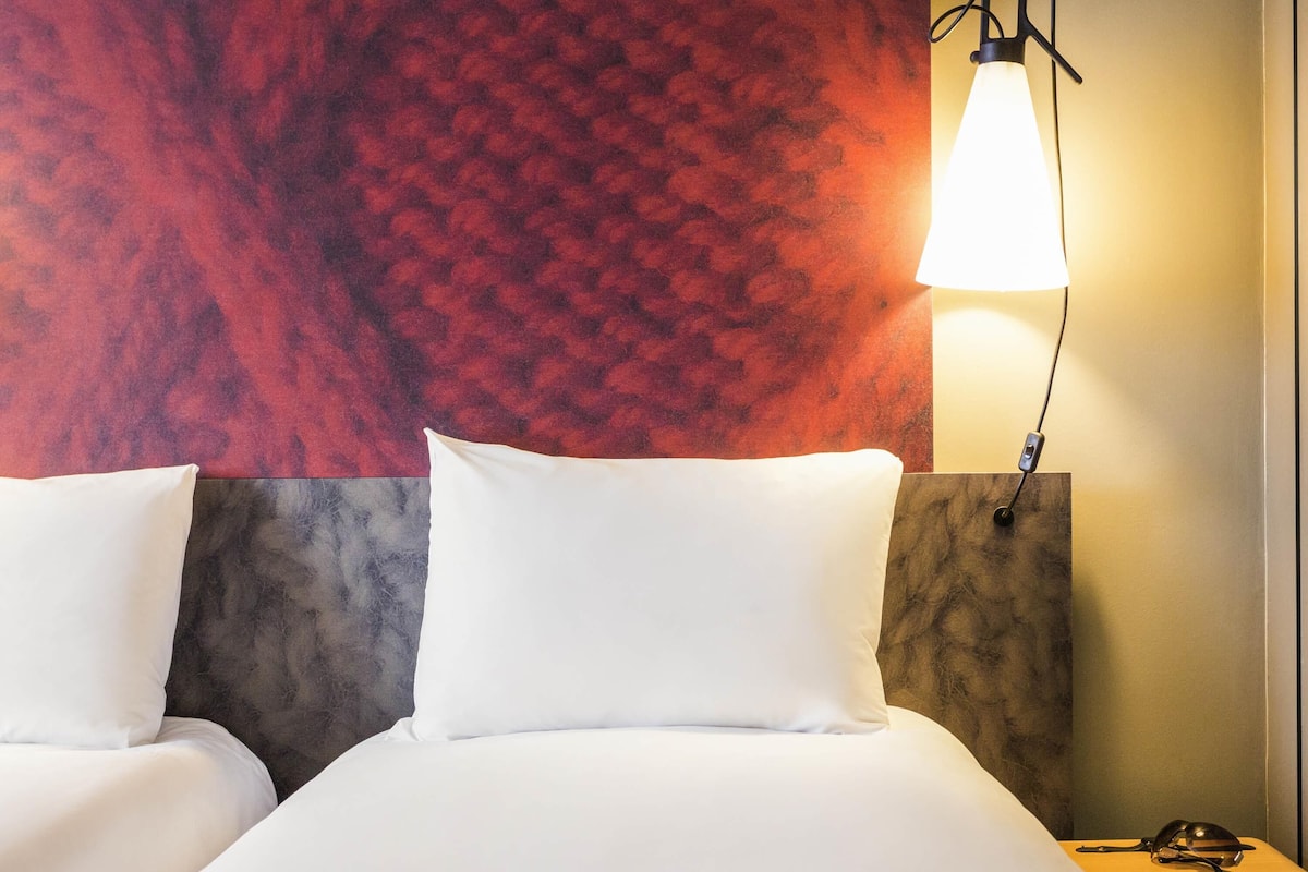 Twin Sweet Room by ibis | Schreibtisch, Verdunkelungsvorhänge, schallisolierte Zimmer