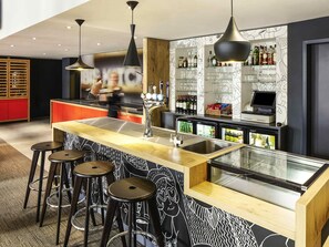 Bar (on property) - ibis London Stratford (London)