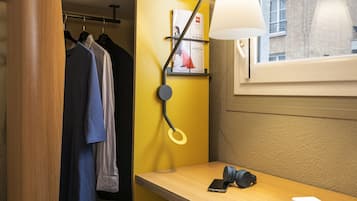 Twin Sweet Room by ibis | ์ฑ
์, ์๋ง ์ปคํผ, ๋ฐฉ์ ์ค๋น, ๋ฌด๋ฃ ์ ์์ฉ ์นจ๋