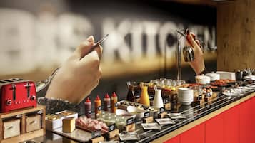 Tägliches Frühstücksbuffet (12.50 GBP pro Person)