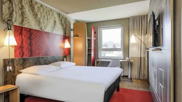 مكتب وستائر تعتيم وتجهيزات عازلة للصوت وأسرّة أطفال/رضّع (مجانًا)