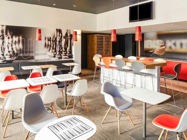 Aamiainen, lounas ja illallinen; kansainvälinen keittiö