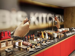 Tägliches Frühstücksbuffet (12.50 GBP pro Person)