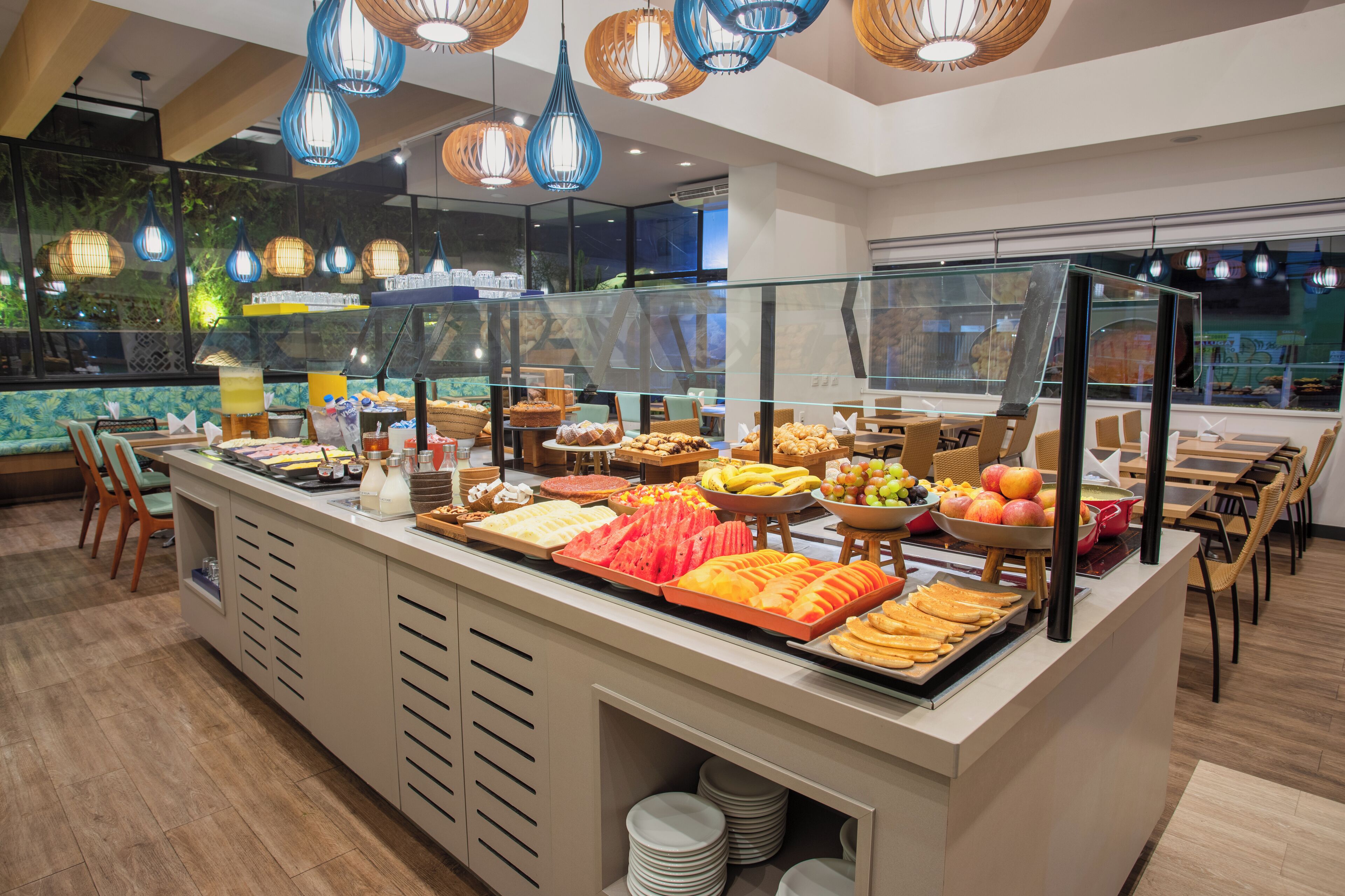 breakfast, lunch, dinner served; al fresco dining