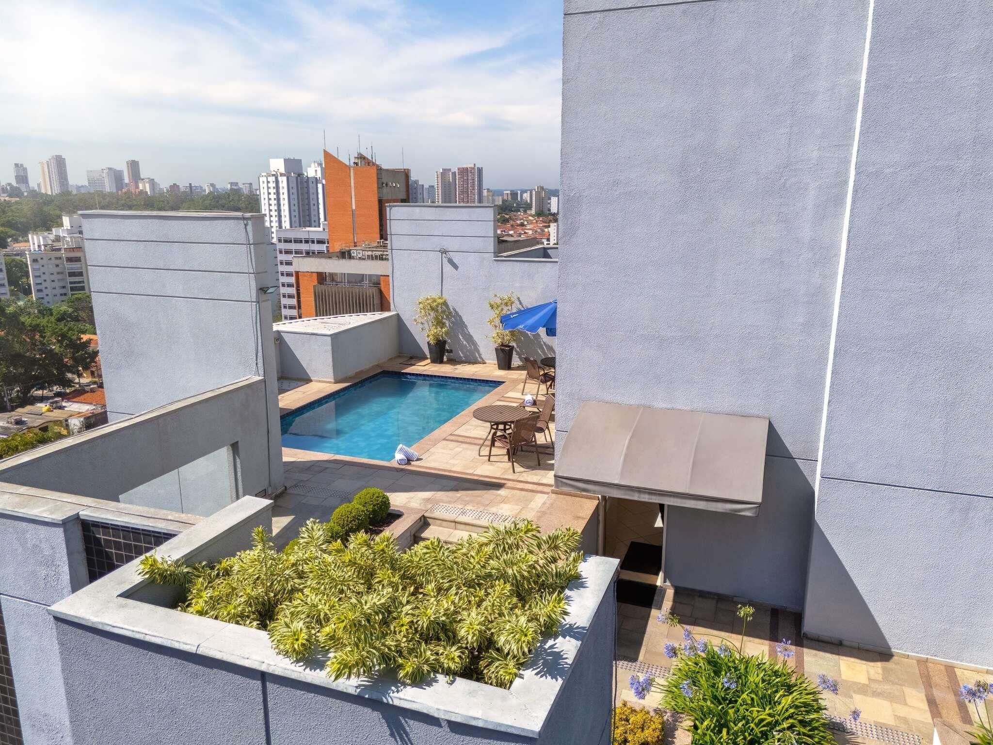 Outdoor pool, pool loungers