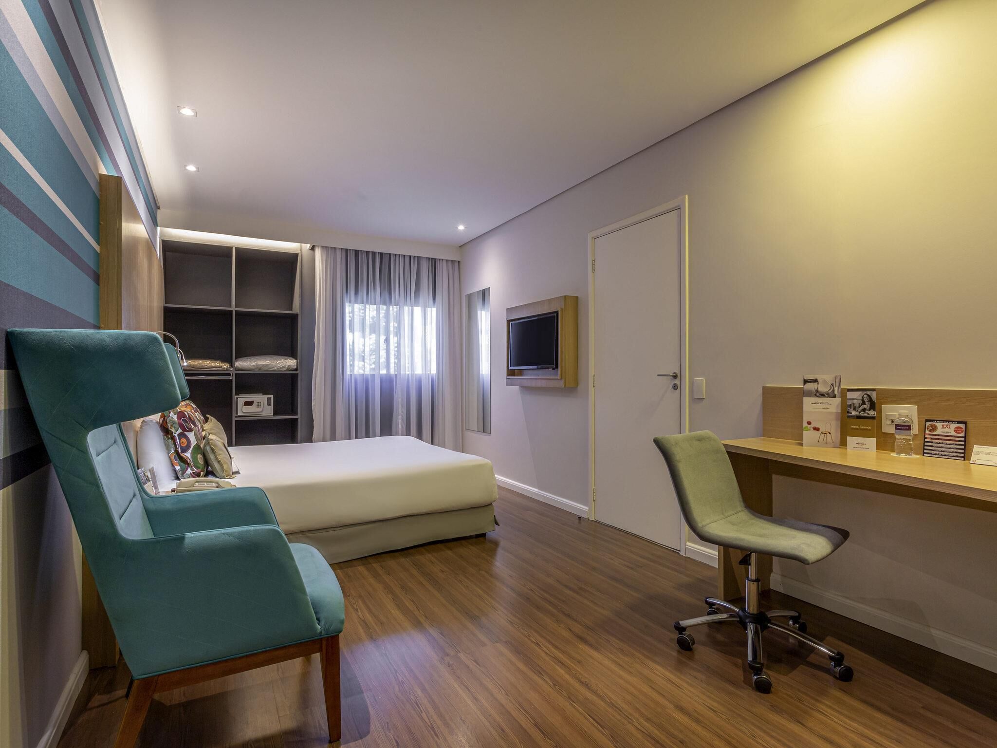 Superior-rum - tillgänglighetsanpassat (Accessible) | Minibar, värdeförvaringsskåp på rummet och skrivbord