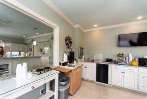 Breakfast area