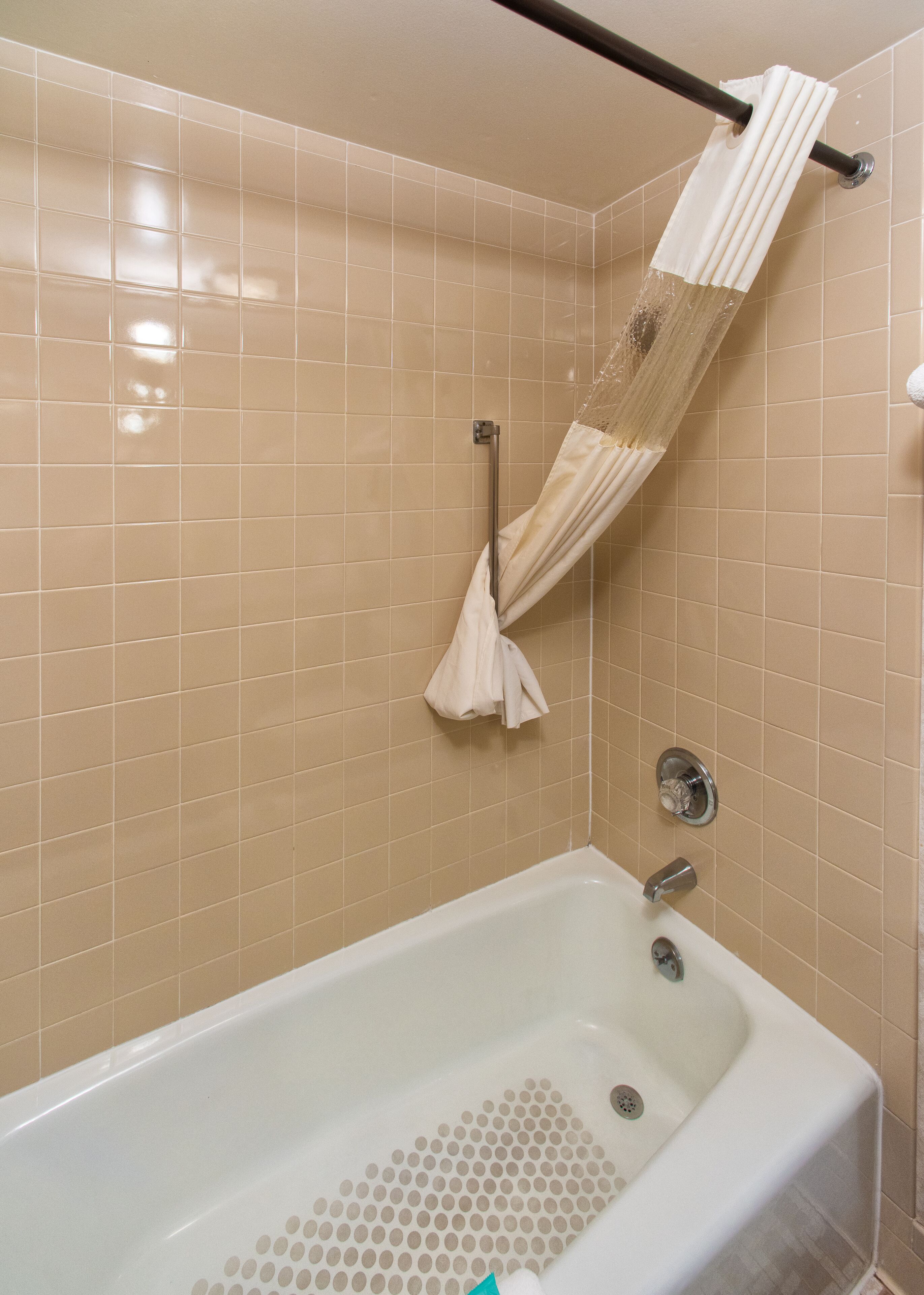 deluxe room, 1 king bed | iron/ironing board, free wifi, bed sheets, alarm clocks