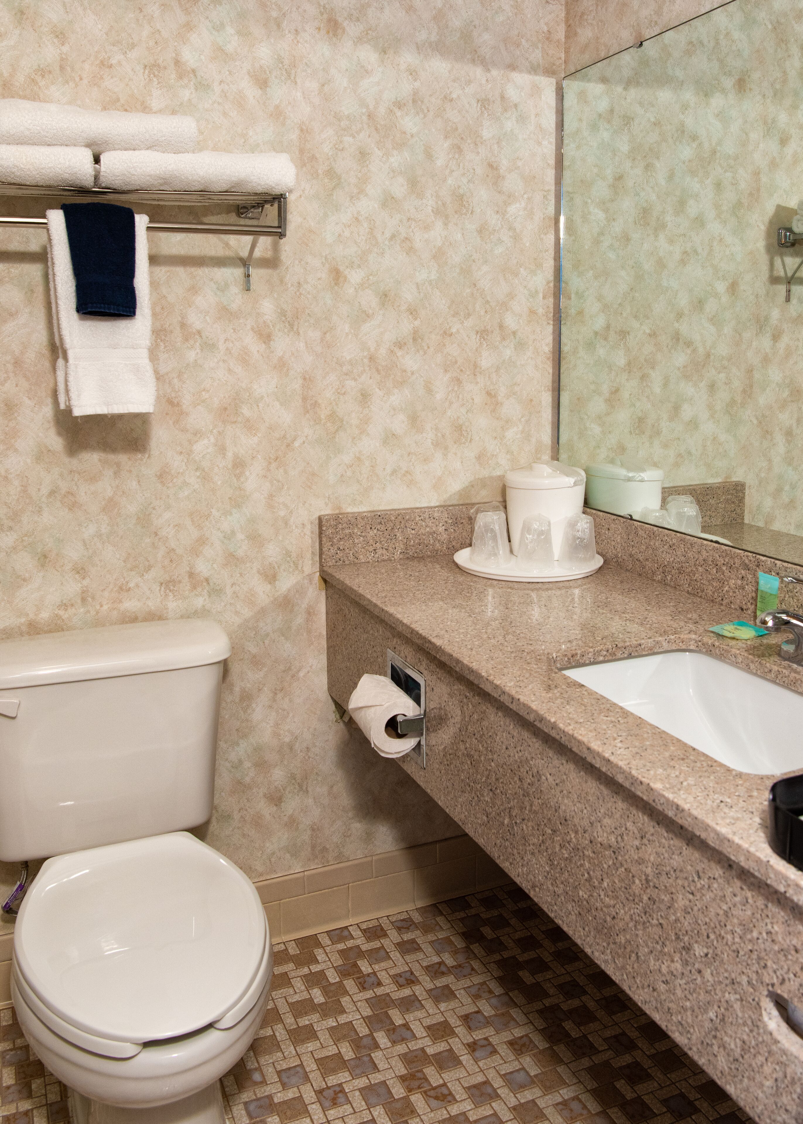 deluxe room, 1 king bed | iron/ironing board, free wifi, bed sheets, alarm clocks